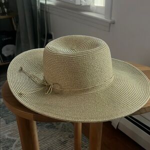 Elegant Nine West Cream Sun Hat